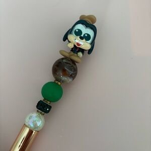 Disney Doorables: Mickey & Friends: Goofy woods handmade beaded pen